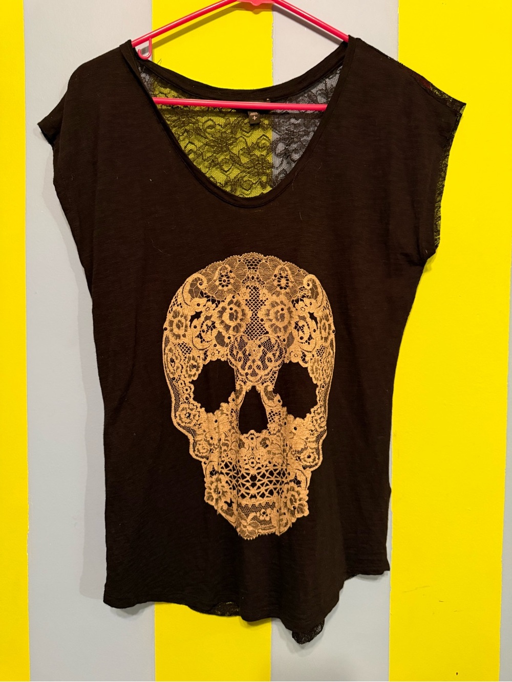 Express Black Short Sleeve Tee with Tan Lace Skull size small